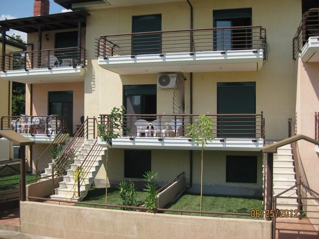 Elena Apartments Аспровалта Екстериор снимка